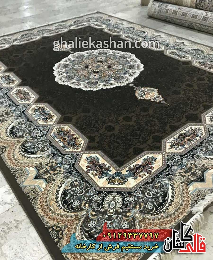 فرش 700 شانه طرح هالیدی زمینه گردویی کاشان