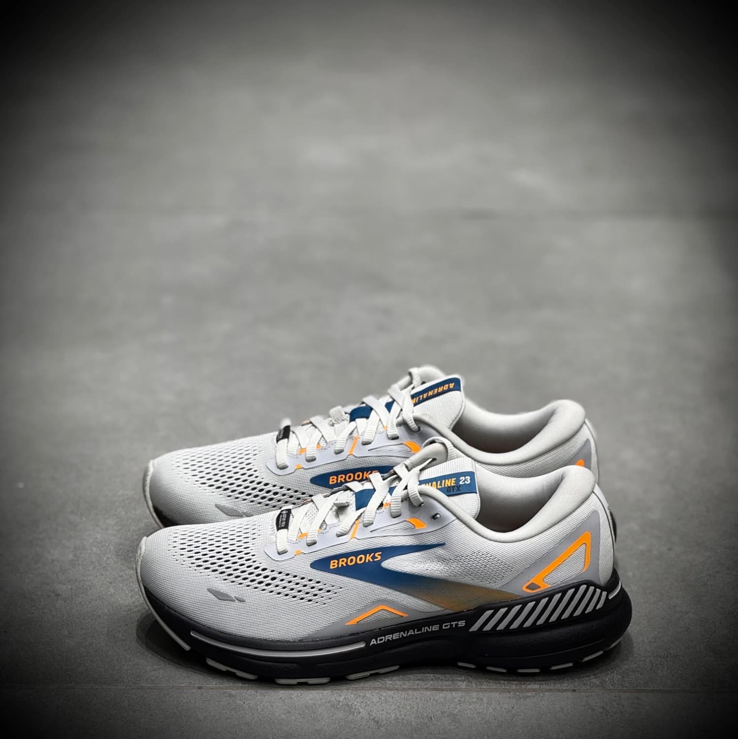 کتونی پیاده رویی بروکس ضداب brooks adrenaline gts 23 gtx