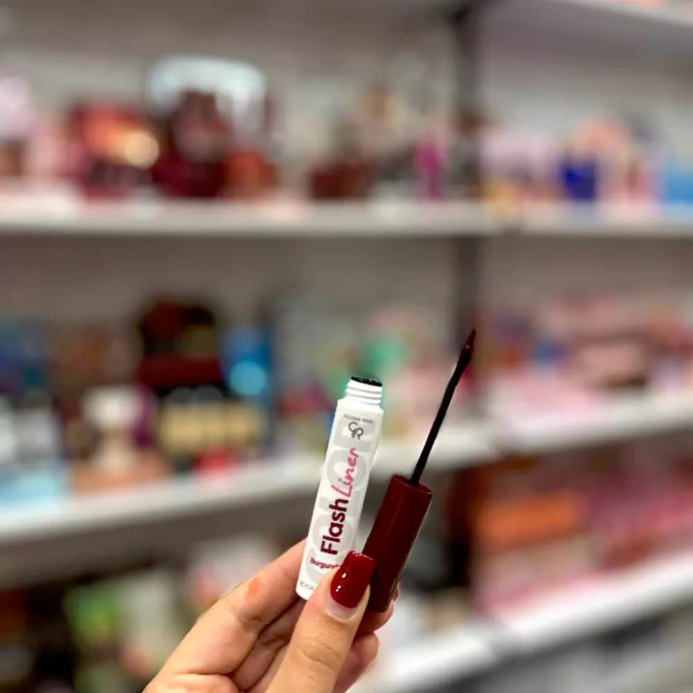 ریمل و خط چشم چری گلدن رز — تصویر ۴