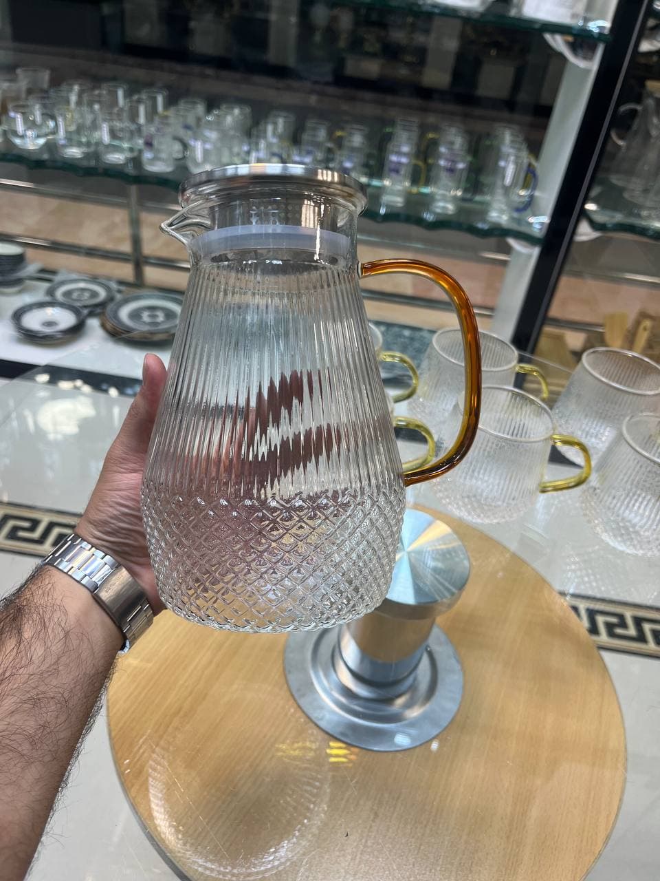 پارچ و لیوان راه راه دسته عسلی — تصویر ۵