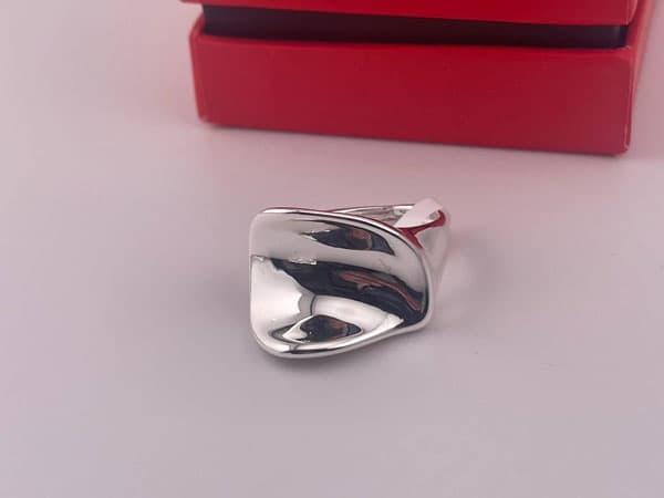 انگشتر مینیمال شیک نقره ای — تصویر ۲