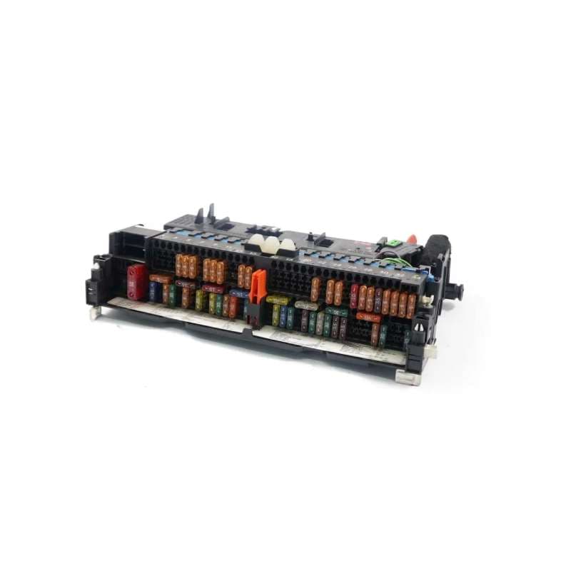 جعبه فیوز داخل موتور بی ام و x3 اتاق e83