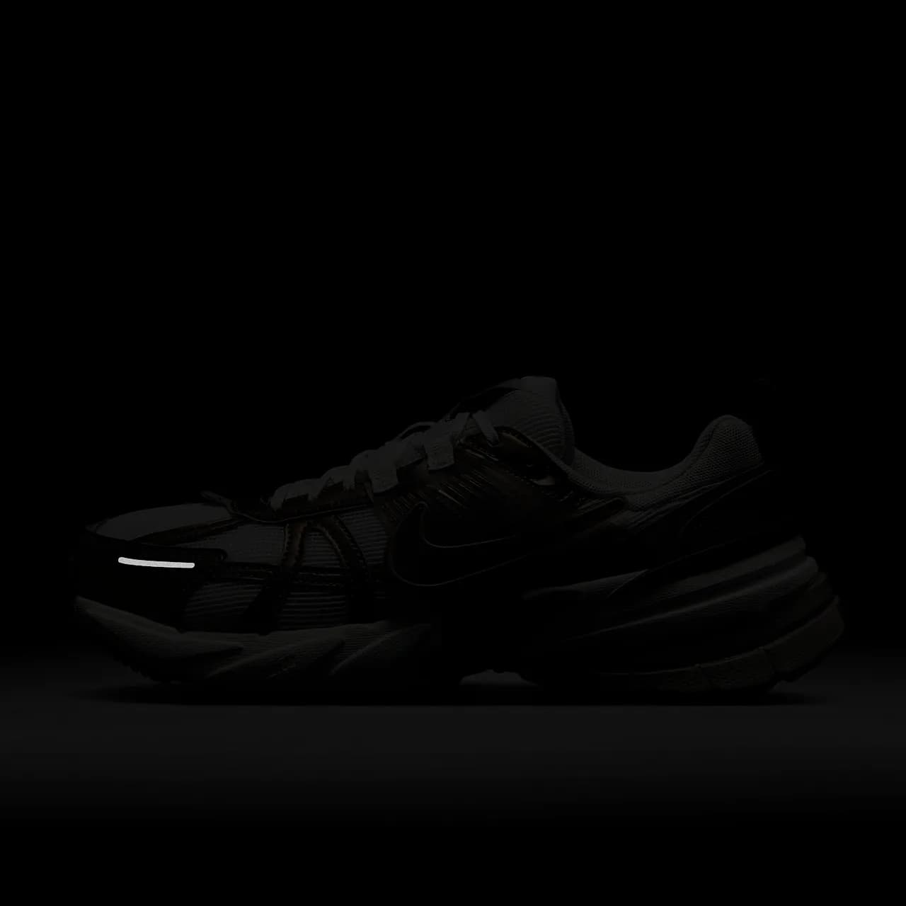 Nike V2K Run — تصویر ۸