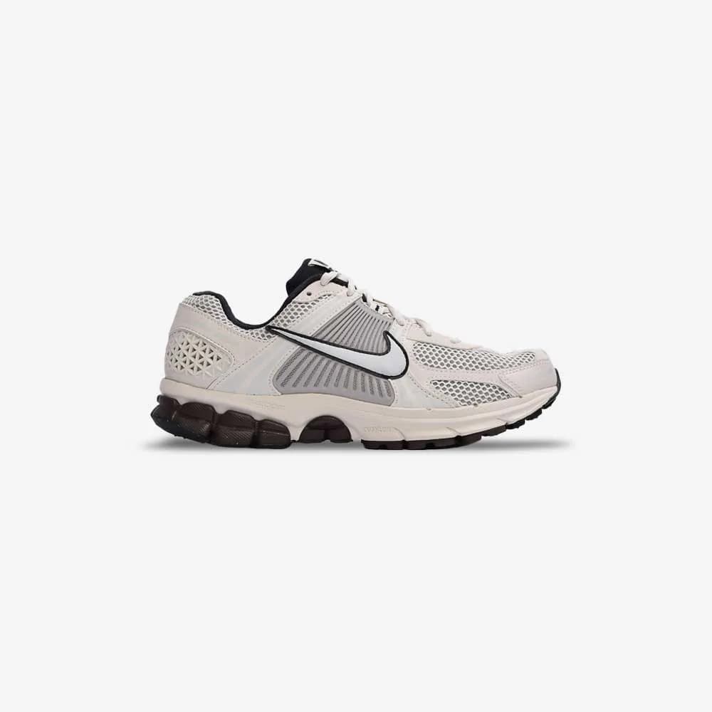 کتونی Nike مدل Zoom Vomero 5 – FJ2028-001