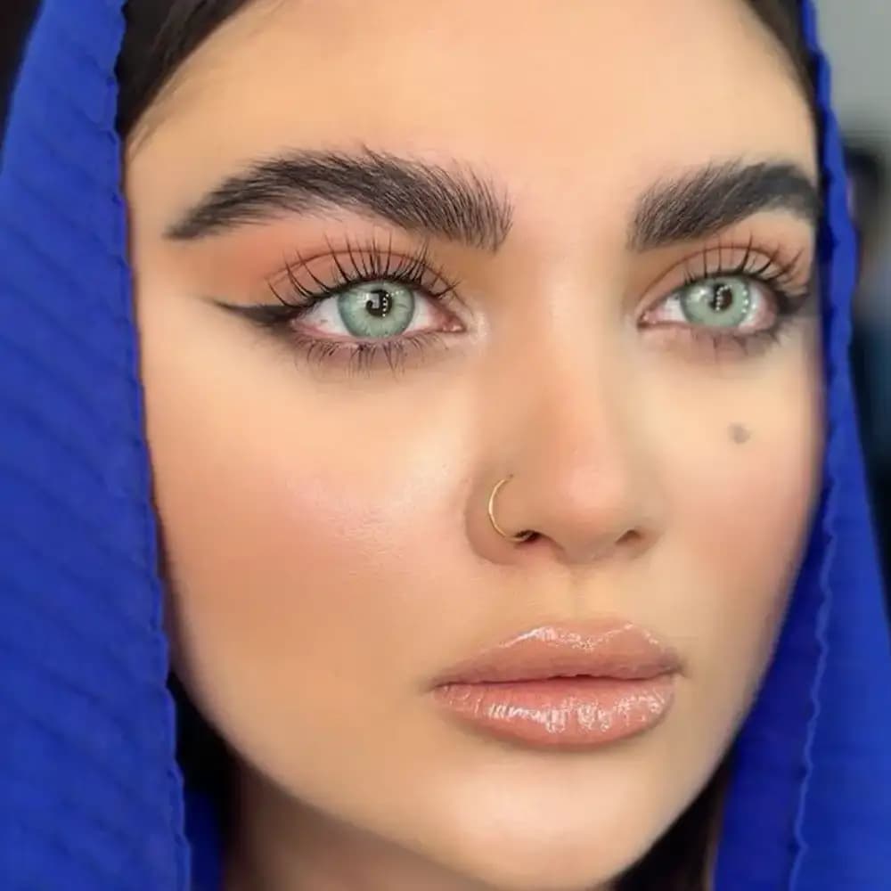 لنز یونیک باربی بلو سبز آبی مرکز عسلی دور دار — تصویر ۳