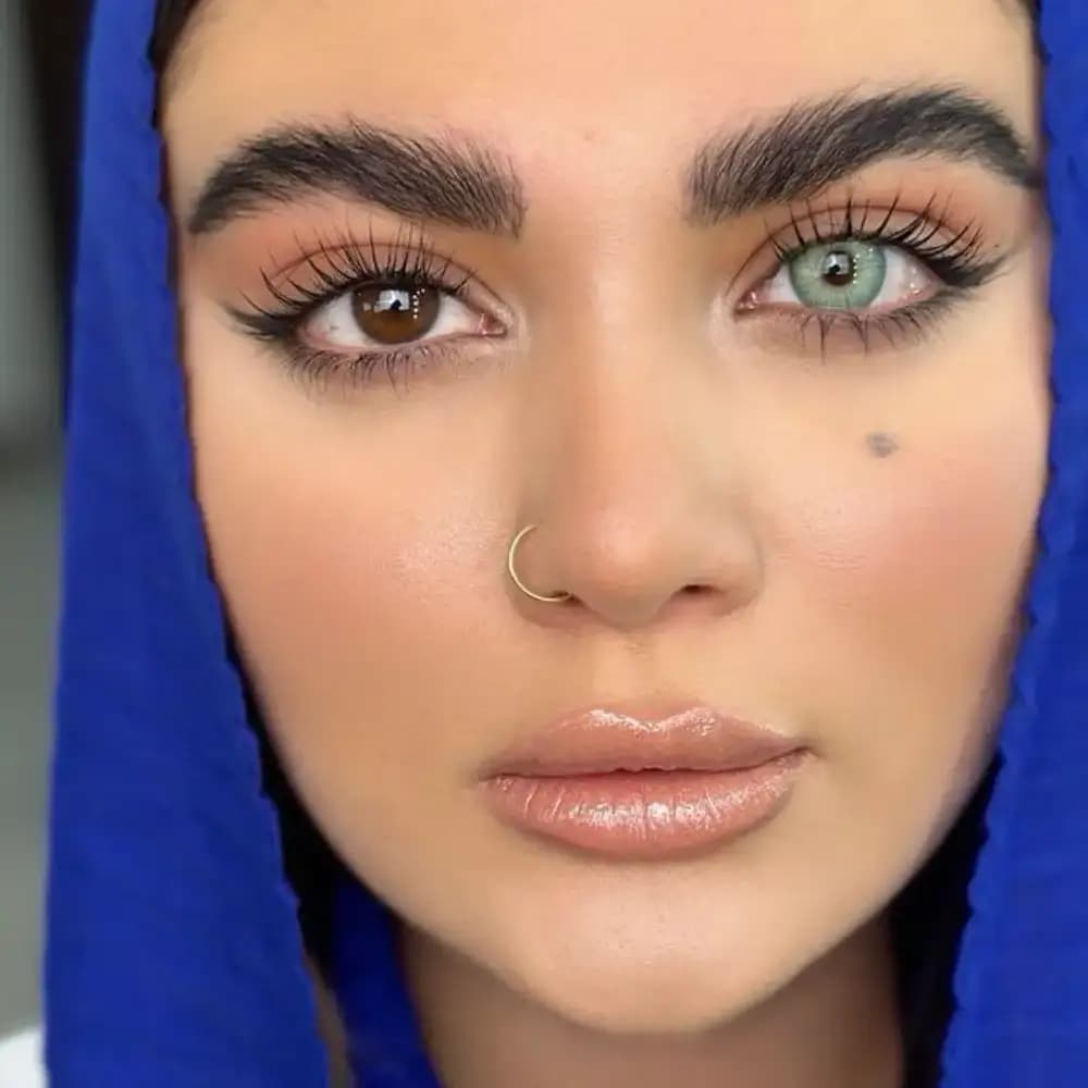 لنز یونیک باربی بلو سبز آبی مرکز عسلی دور دار — تصویر ۲