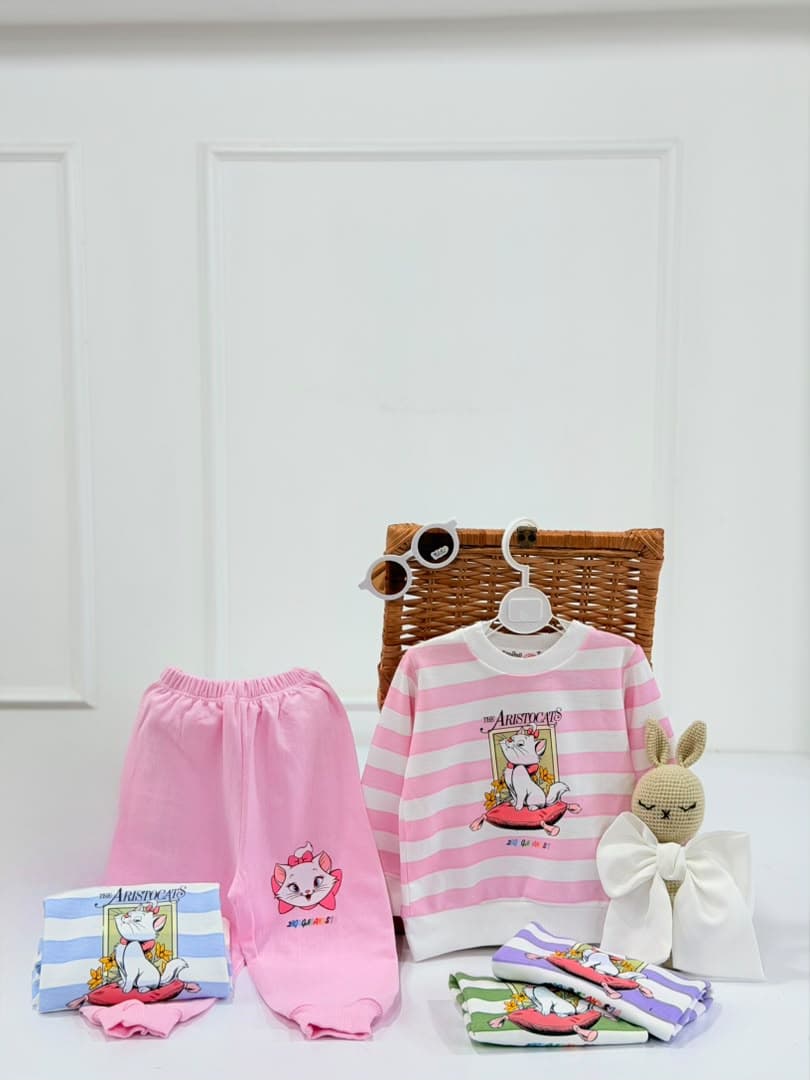 کد ۴۴۶۸ بلوز شلوار طرح ARISTOCATS