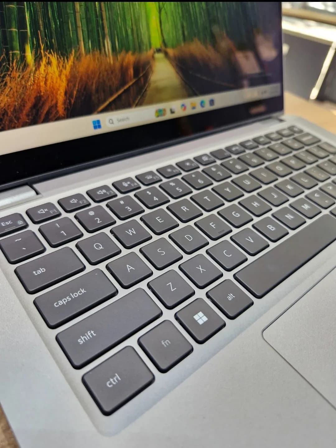 لپ تاپ دل مدل Latitude 5320 CPU: i5 1135G7 | RAM :16GB | SSD:256GB | GPU : INTEL IRIS XE | SCREEN: 13.3 INCH TOUCH 360 — تصویر ۶