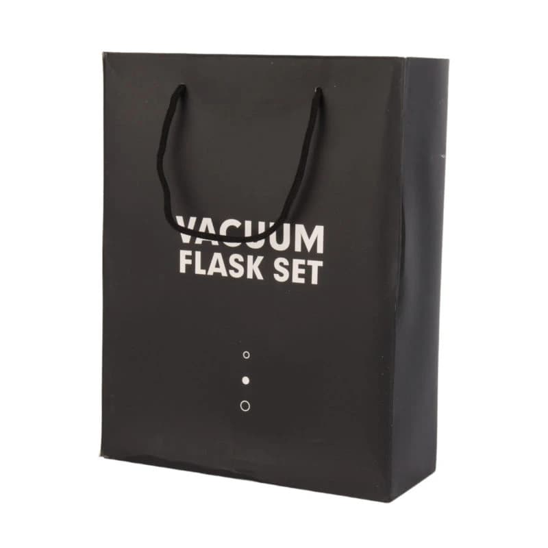 فلاسک مدل کادویی VACUUM FLASK SET با گنجایش 0.5 لیتر، جنس فولاد ضد زنگ 304، عایق دوجداره هوا، قابلیت نگهداری دمای آب گرم و سرد تا 12 ساعت، همراه با 2 لیوان و کیف مقوایی، ابعاد 18x7x25 سانتی‌متر، وزن 5 — تصویر ۳