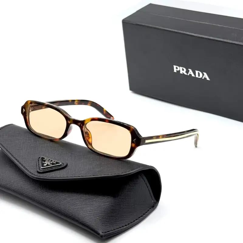 عینک آفتابی و بلوکات پرادا Prada مدل a2021 | فریم مستطیل کائوچویی | مناسب اقا و خانم ها