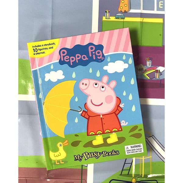 کتاب Peppa Pig با فیگور شخصیتهای داستان — تصویر ۳