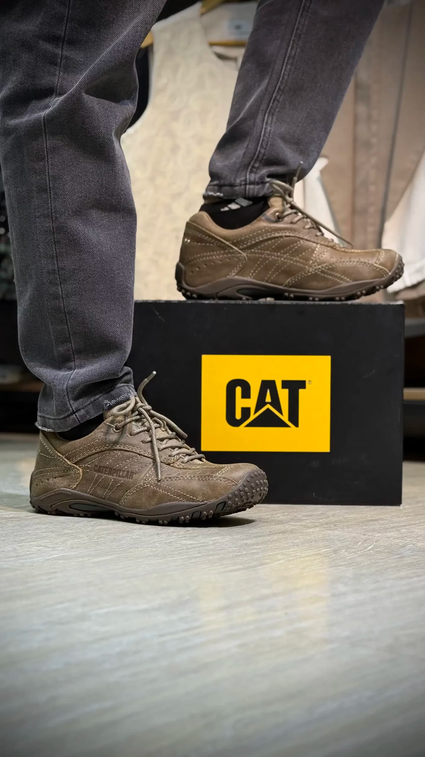 کفش مردانه کاترپیلار مدل Caterpillar Riff II Oxford P712711 — تصویر ۴