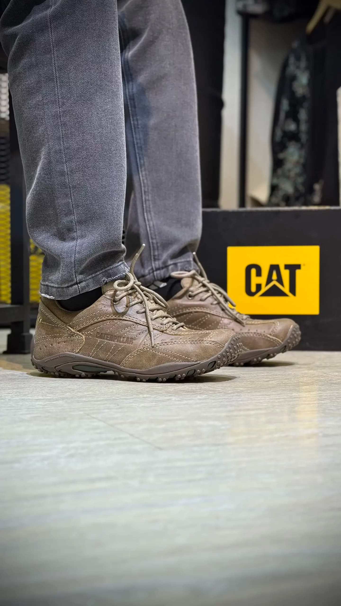 کفش مردانه کاترپیلار مدل Caterpillar Riff II Oxford P712711 — تصویر ۵