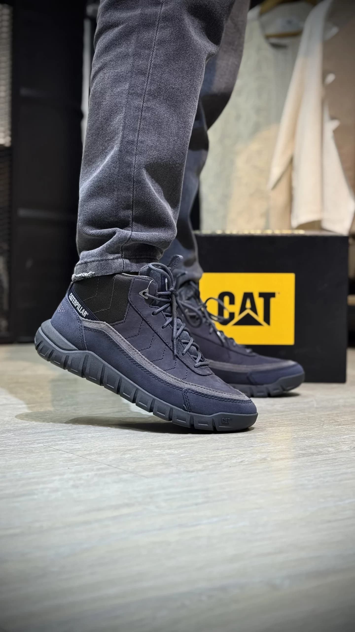 کفش اسپرت مردانه کاترپیلار مدل Caterpillar VERSAGE MID P726430 — تصویر ۷