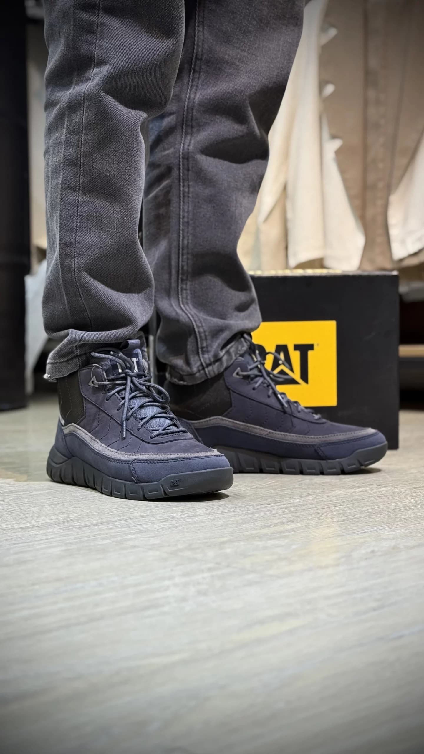 کفش اسپرت مردانه کاترپیلار مدل Caterpillar VERSAGE MID P726430 — تصویر ۶