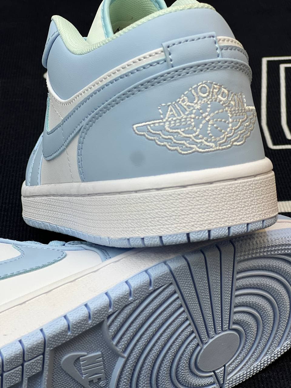 کفش کتونی نایک ایر جردن 1 آیس بلو سفید آبی یخی Nike Air Jordan 1 Ice Blue — تصویر ۲