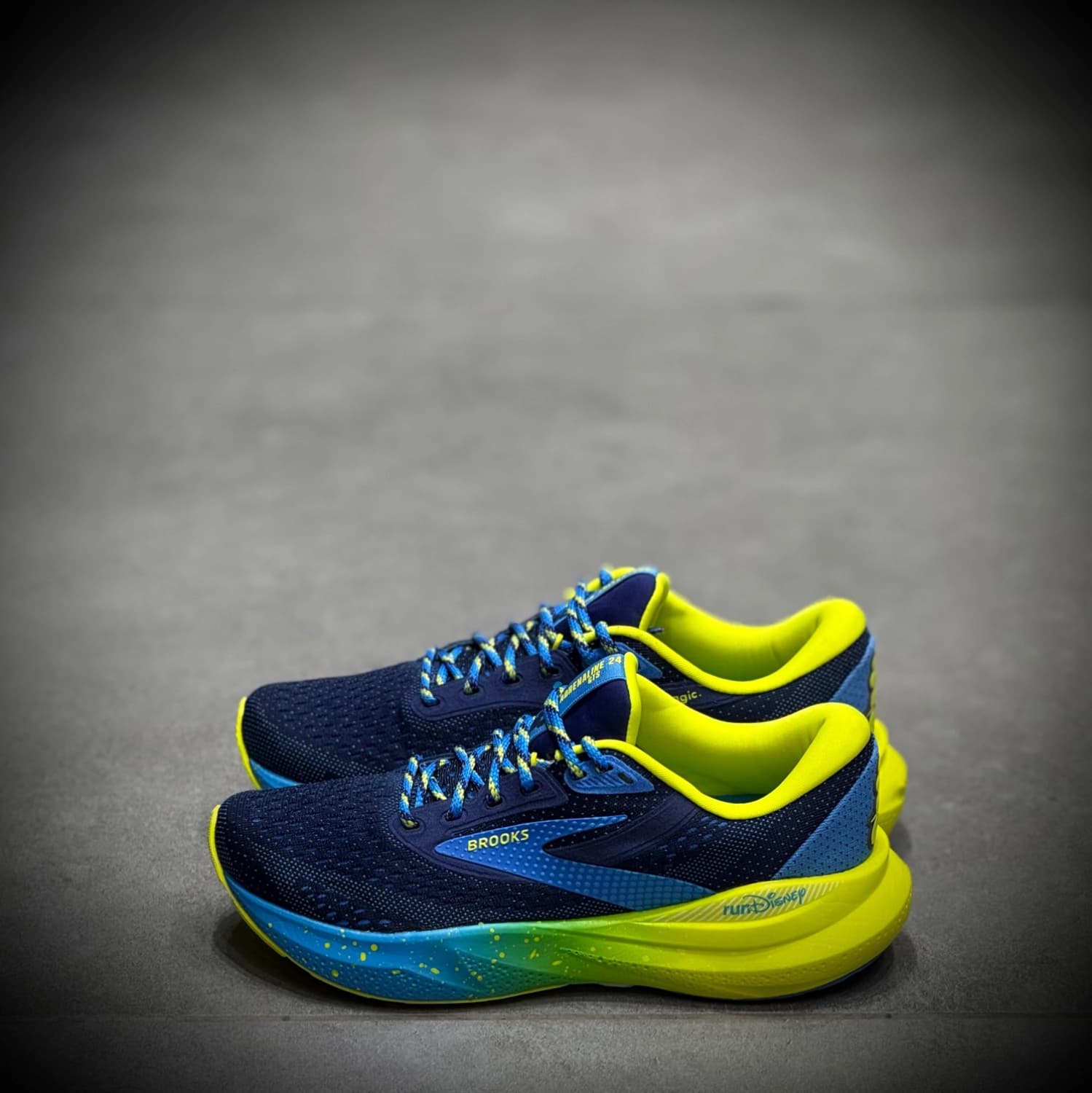 کتونی پیاده روی بروکس brooks adrenaline gts 24