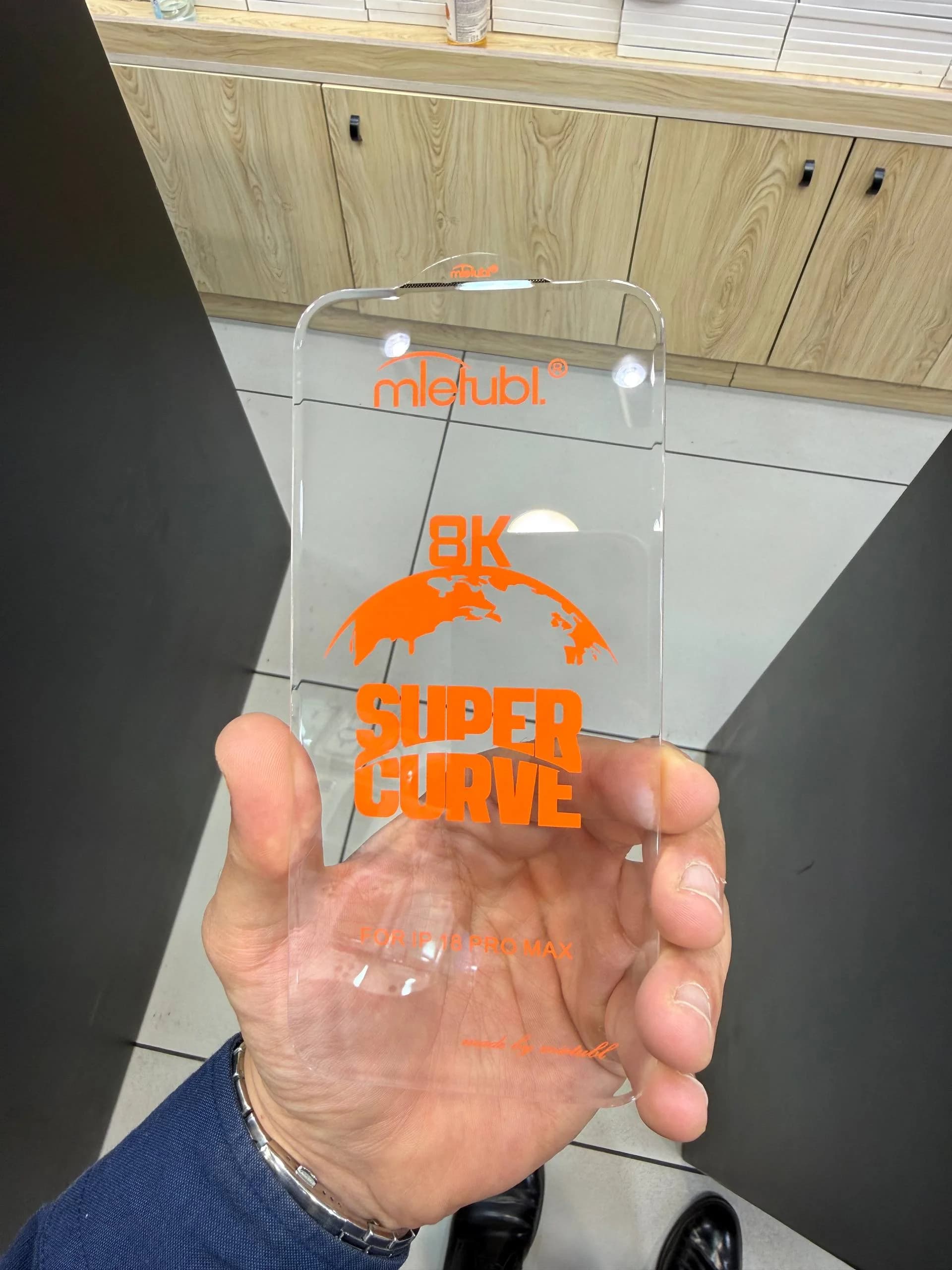 گلس آیفون میتوبل Mietubl مدل Super Curve شفاف بدون حاشیه مشکی — تصویر ۸