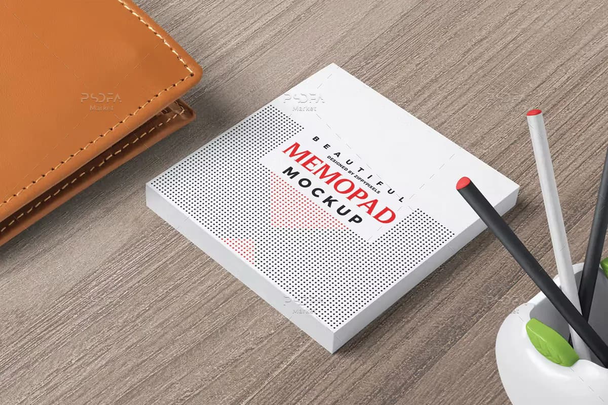 موکاپ کاغذ یادداشت چسب دار مربعی — تصویر ۴