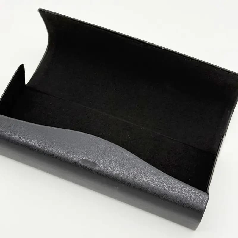 پک و قاب هارد عینک اورجینال پرسول Persol ایتالیا چرم مشکی با هاردباکس — تصویر ۴