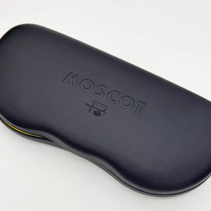 پک و قاب هارد عینک اورجینال موسکات Moscot نیویورک چرم مشکی با هاردباکس زرد — تصویر ۴