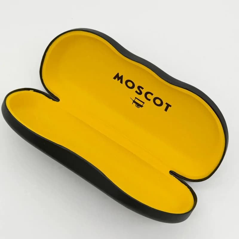 پک و قاب هارد عینک اورجینال موسکات Moscot نیویورک چرم مشکی با هاردباکس زرد — تصویر ۳