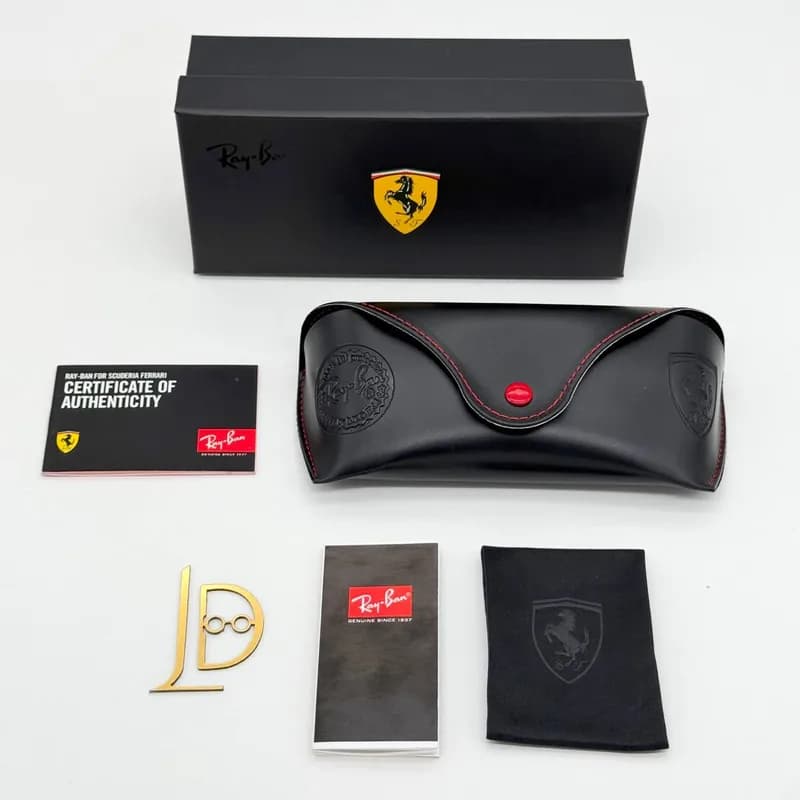پک و جعبه عینک اورجینال ریبن فراری Ray-Ban Scuderia Ferrari چرم مشکی با دوخت قرمز — تصویر ۴
