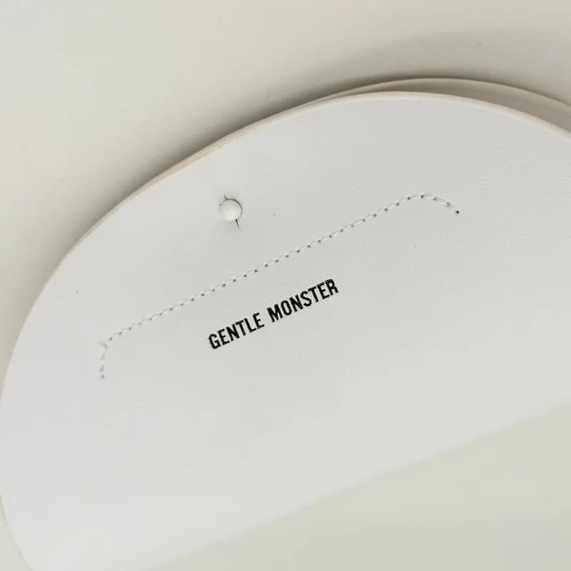 پک و جعبه عینک اورجینال جنتل مانستر Gentle Monster چرم سفید با هاردباکس — تصویر ۴