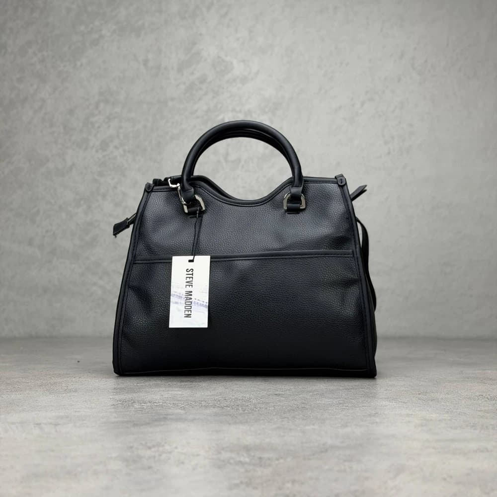 کیف دستی و دوشی اورجینال روزمره برند استیو مدن (Steve Madden) | دارای دو بند و چارم بگ جاکارتی رنگ مشکی — تصویر ۵