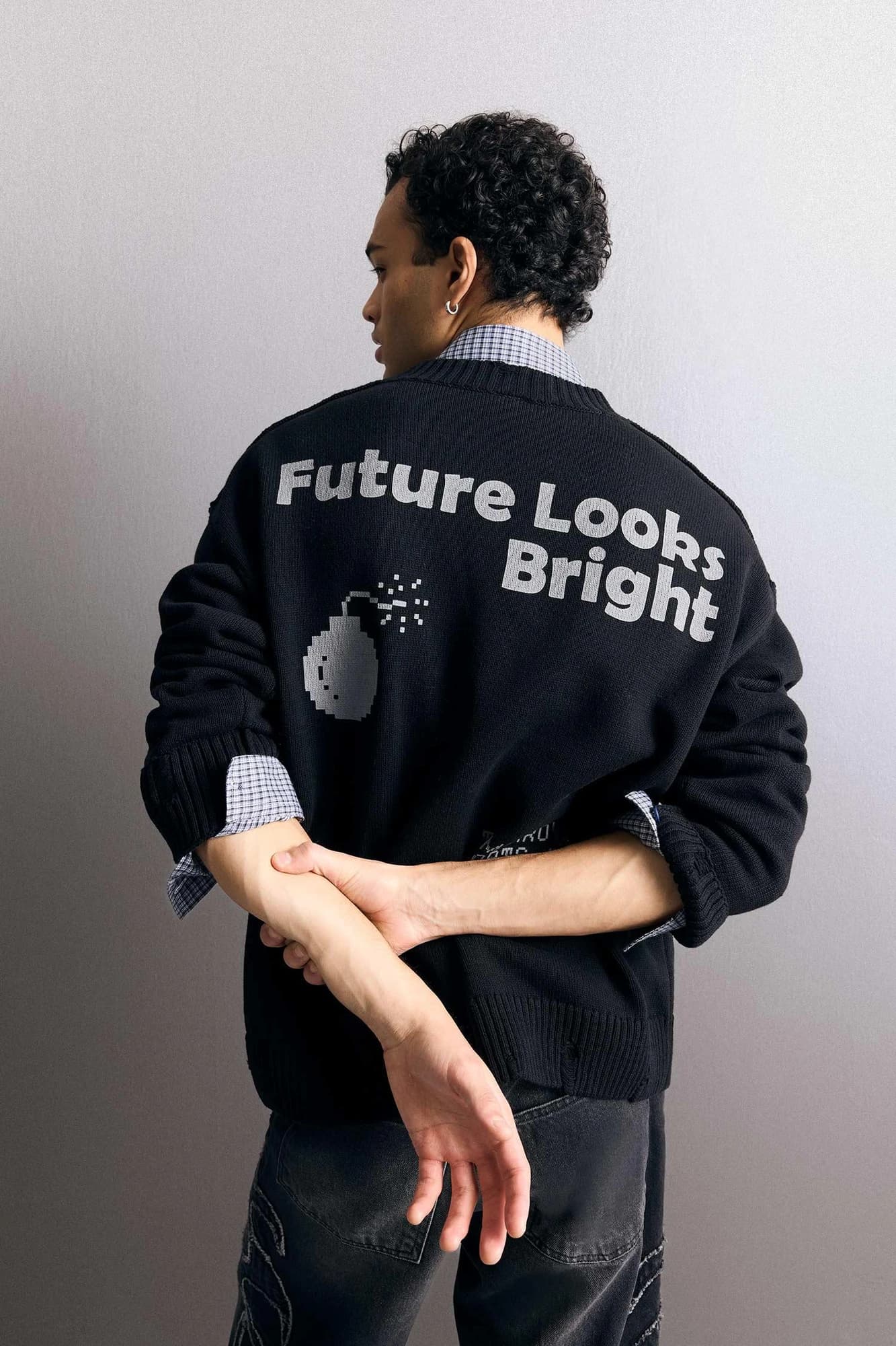 پلیور بافت اورسایز مردانه دفکتو رنگ مشکی طرح Future Looks Bright