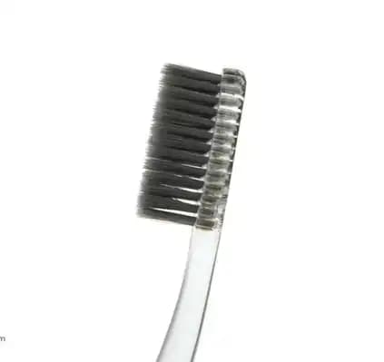 مسواک زغالی کانفیدنت سری Newdent مدل Golden Charcoal برس نرم — تصویر ۲
