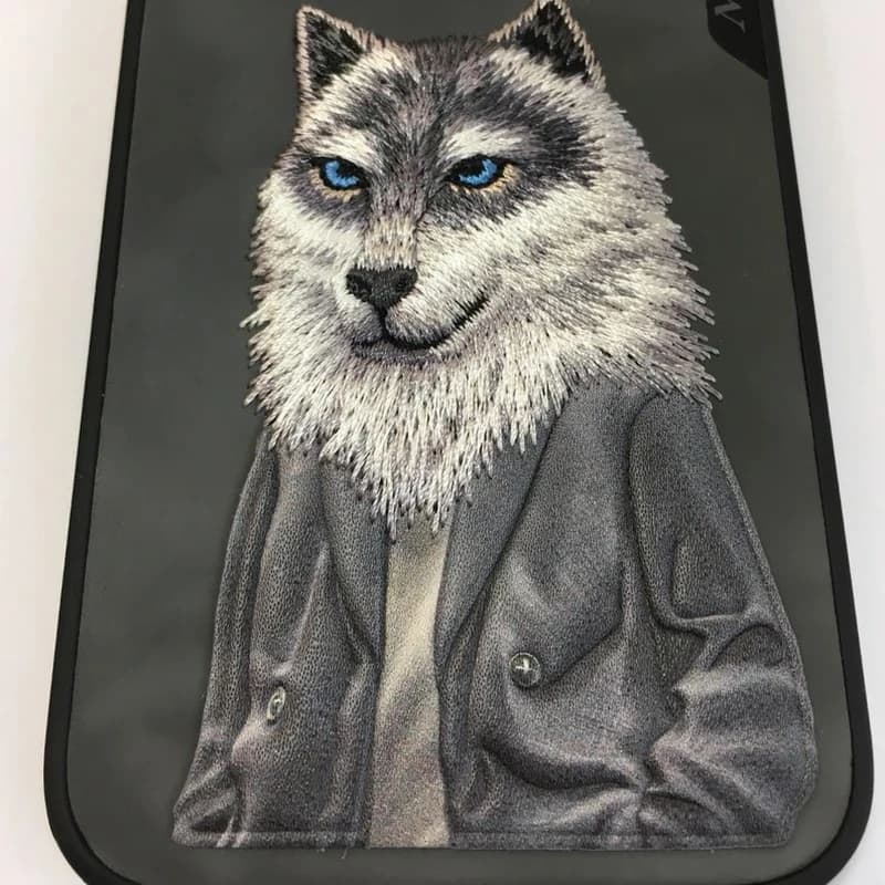کاور ایفون نیمی طرح گرگ مناسب برای گوشی موبایل Apple iPhone 15 — تصویر ۲