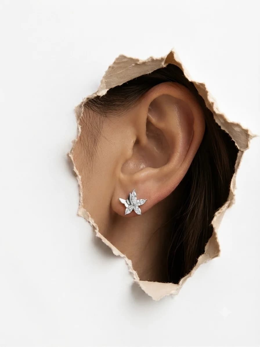 گوشواره نقره زنانه طرح گل نگین دار