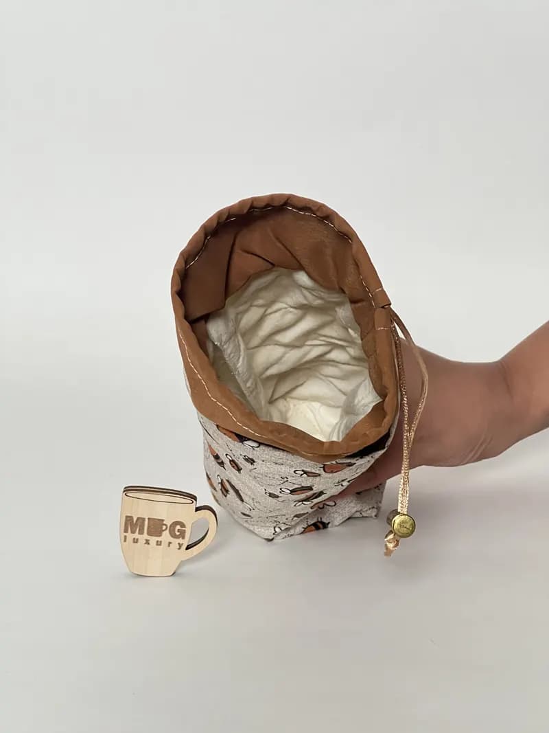 کاور فلاسک و تراول ماگ پارچه ای ضدآب طرح زنبور 25 سانت — تصویر ۳