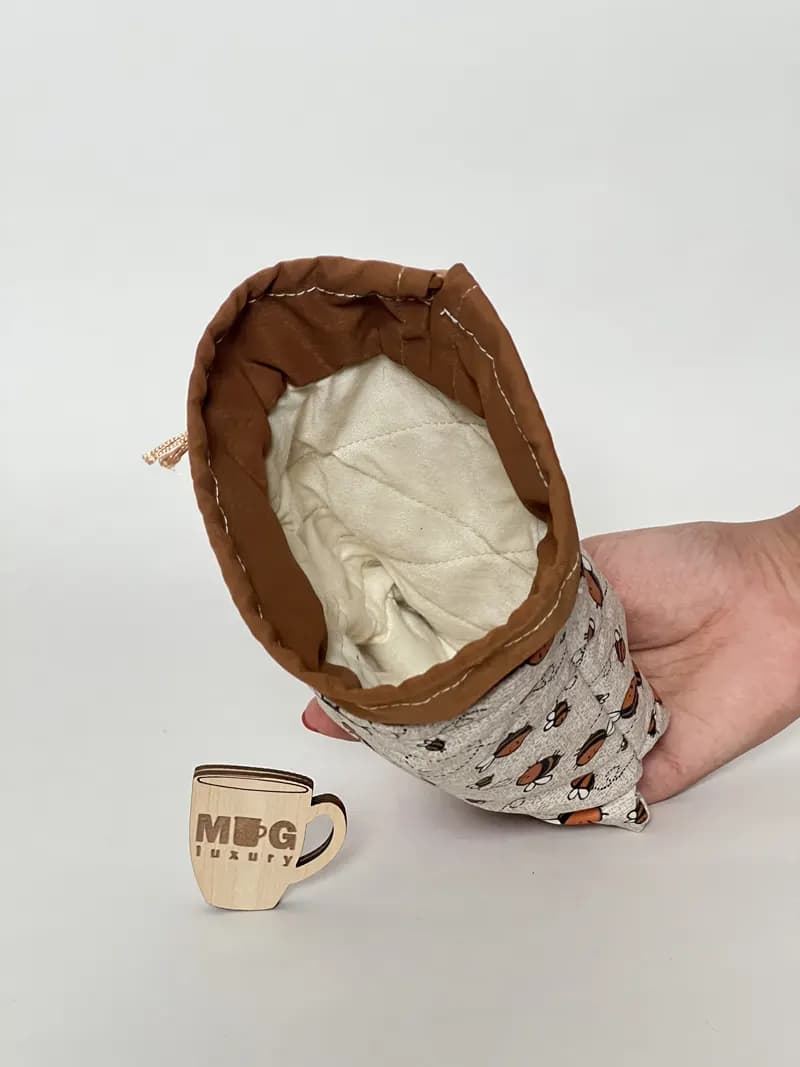 کاور فلاسک و تراول ماگ پارچه ای ضدآب طرح زنبور 21 سانت — تصویر ۳