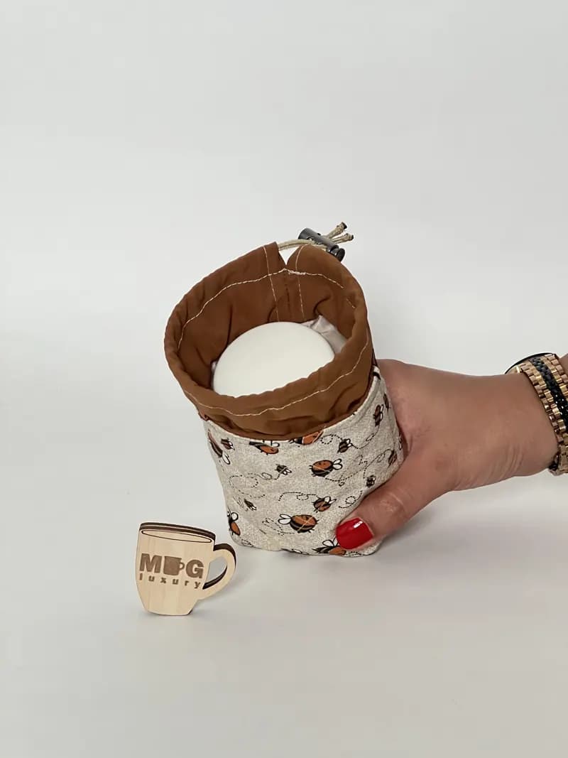 کاور مینی فلاسک پارچه ای ضدآب طرح زنبور 15 سانت — تصویر ۲