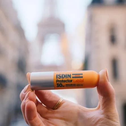 بالم لب ایزدین ویتامین E مرطوب کننده آبرسان و مغذی SPF30 — تصویر ۲