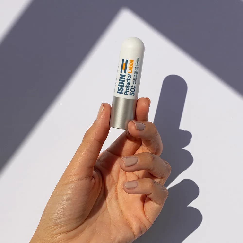 بالم لب ایزدین مرطوب کننده و آبرسان مغذی SPF50 — تصویر ۴