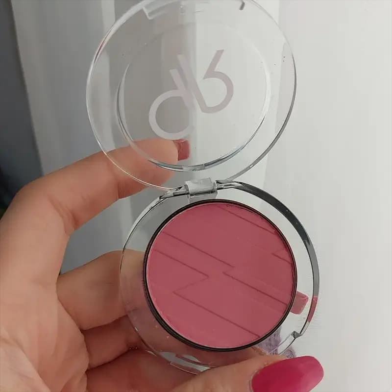 رژ گونه پودری گلدن رز Golden Rose مدل Soft and Silky رنگ 15 Pink Kiss حجم 7 گرم (اصل – ترکیه) — تصویر ۴