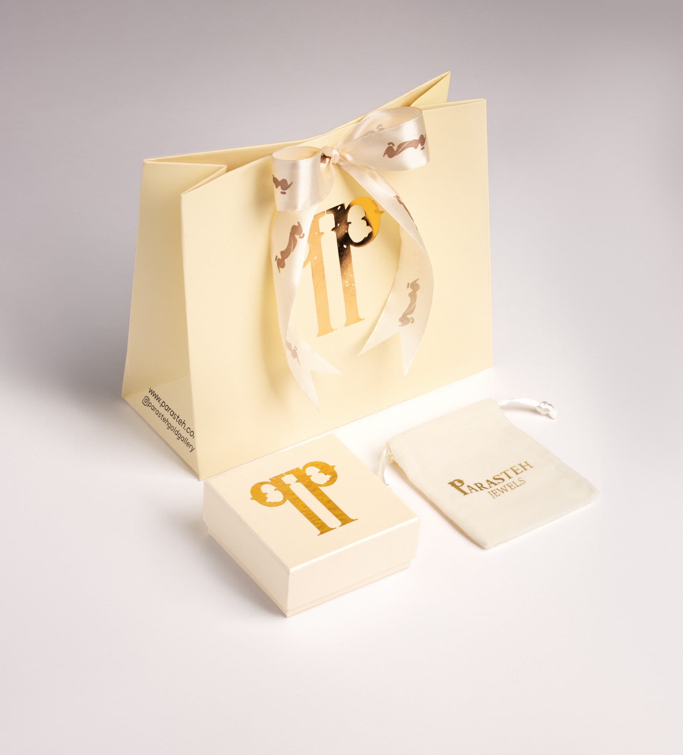 دستبند طلا بافت تک بامبو و دو گوی زرشکی — تصویر ۲