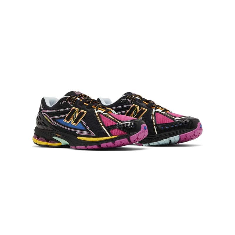 کتونی رانینگ نیوبالانس 1906R مشکی صورتی New Balance 1906R Neon Nights — تصویر ۵