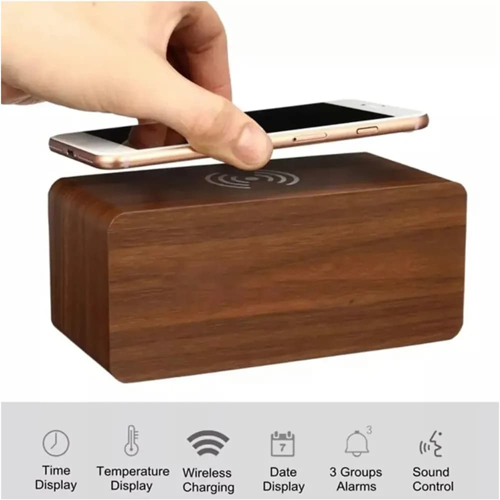 ساعت رومیزی دیجیتال چوبی با شارژر بیسیم Qi، نمایش دما و سه آلارم برند WENIVO مدل brown — تصویر ۵