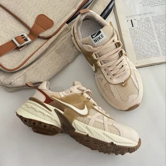 کتونی نایک وی تو کی v2k زنانه و مردانه زیره ایویا نرم و سبک (nike v2k)کرم قهوه ای