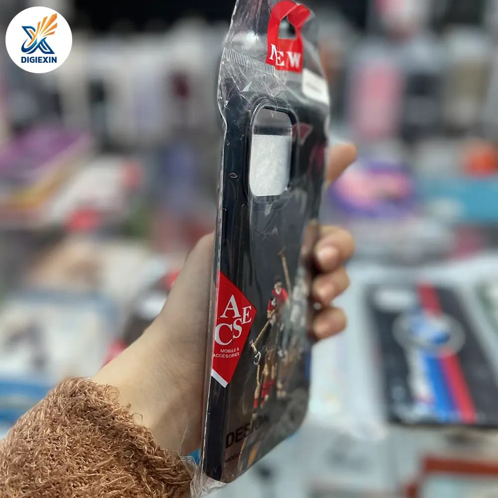 کاور چرم گلدوزی مناسب برای آیفون 13 پرومکس — تصویر ۴