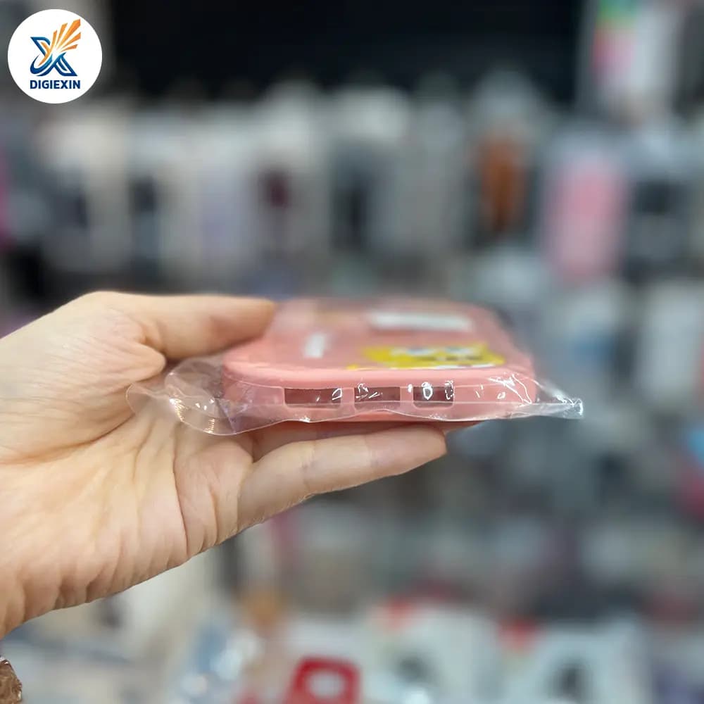 کاور سیلکونی باب اسفنجی و پاتریک مناسب برای آیفون 13 پرومکس — تصویر ۷
