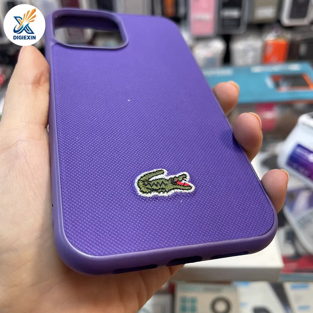 کاور Lacoste طرح چرمی گلدوزی مناسب برای آیفون 13 پرومکس — تصویر ۵