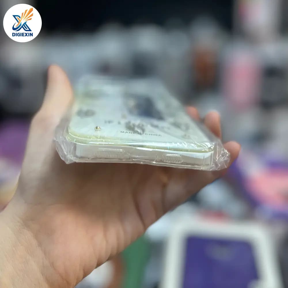 کاور شفاف طرحدار مناسب برای آیفون 13 پرومکس — تصویر ۳