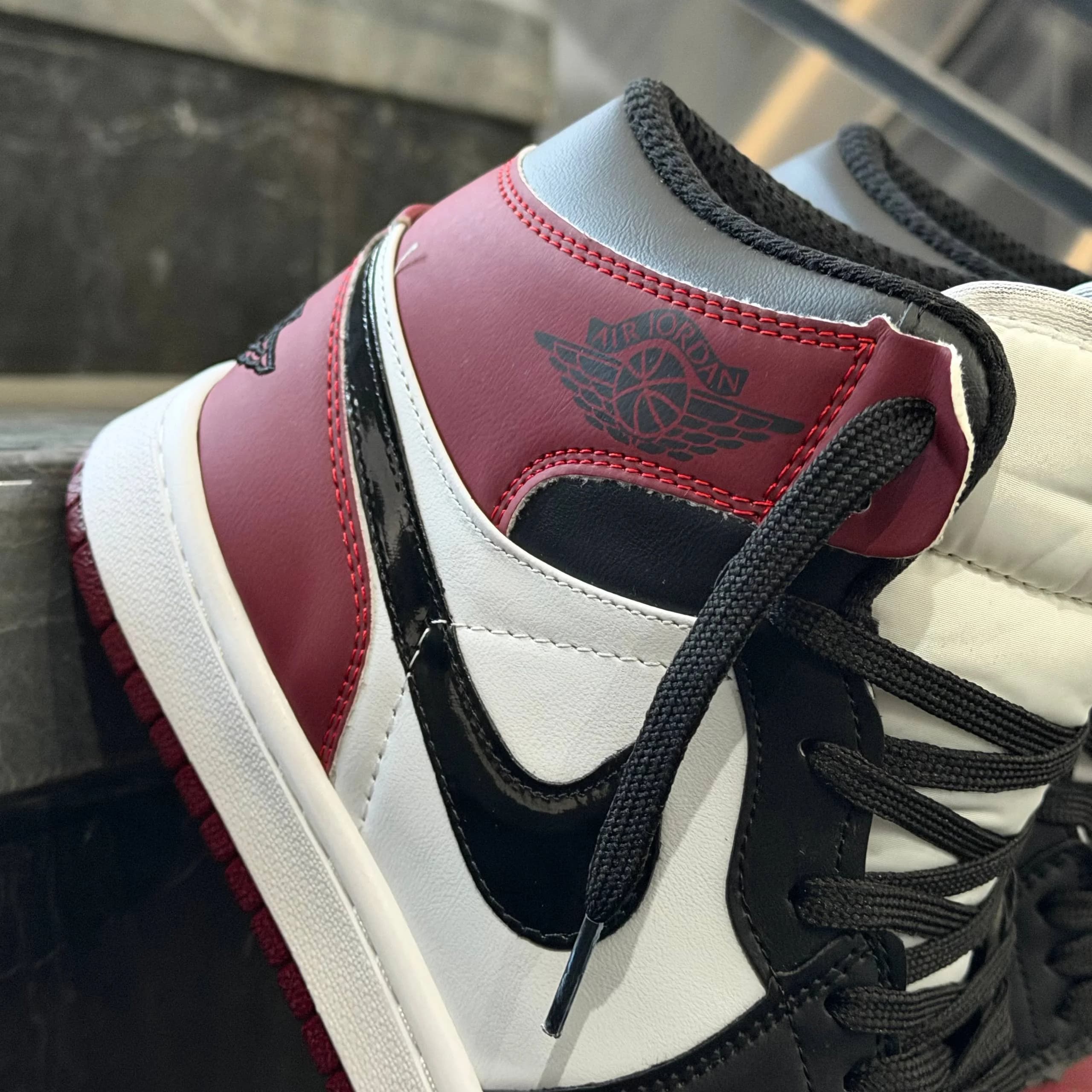 کفش کتانی زنانه نایک جردن 1 ساقدار مشکی چری Nike Jordan 1 — تصویر ۴