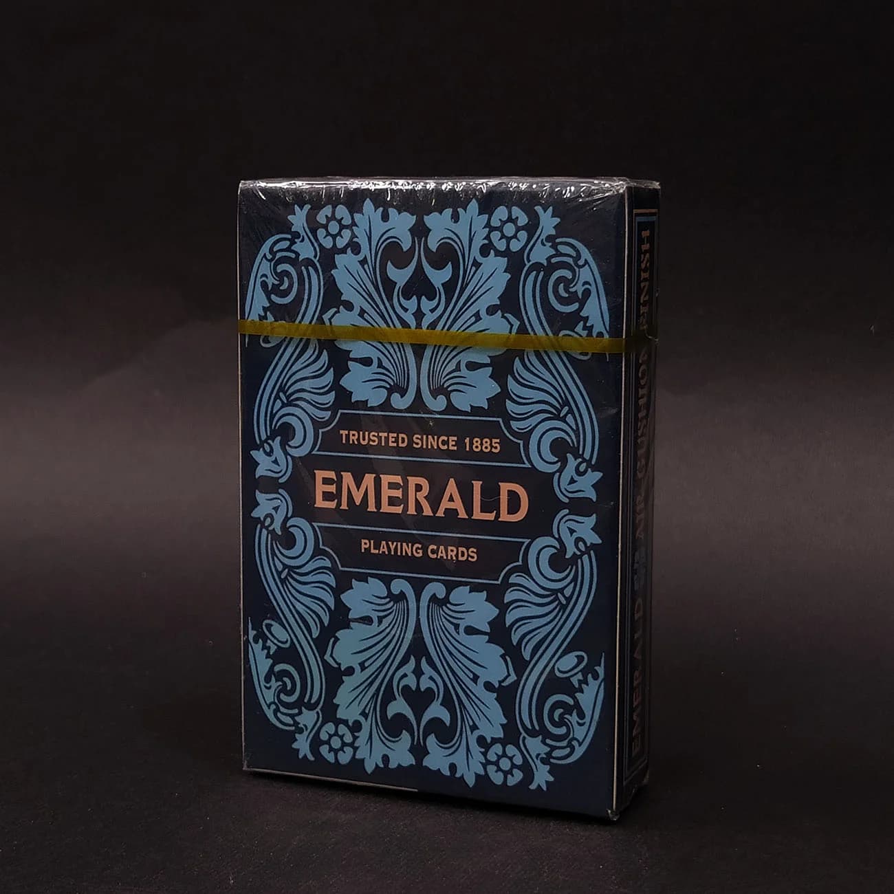 پاسور ورق امرالد آبی Emerald | کارت‌ بازی با ظاهر شیک، سنتی و طراحی کلاسیک