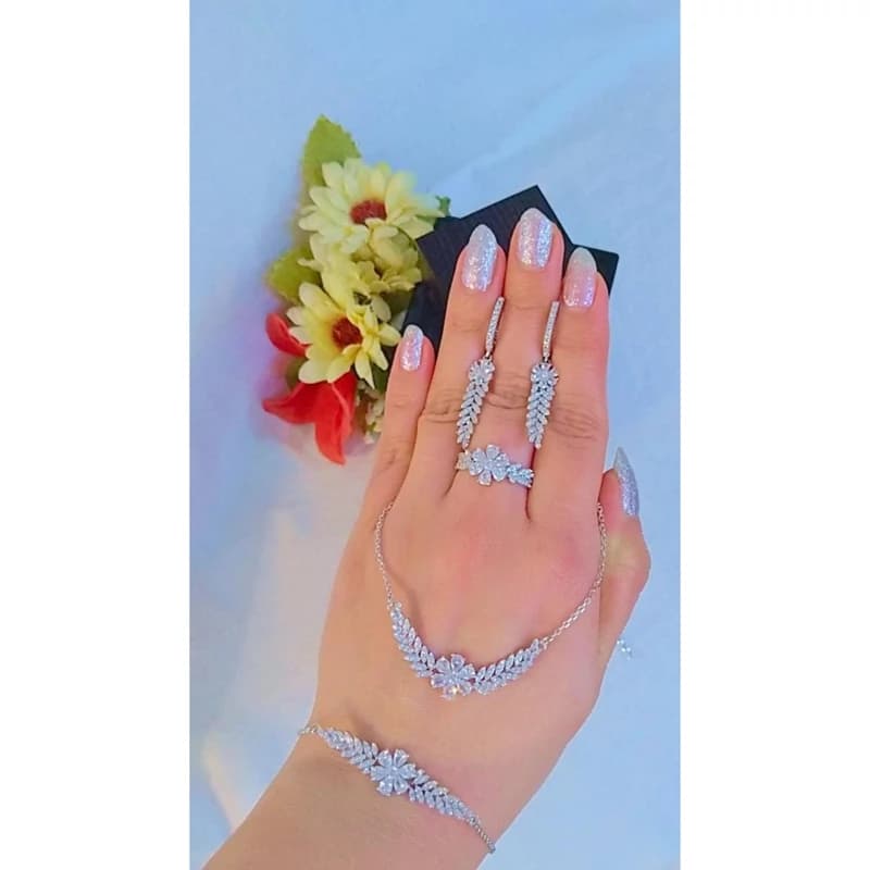سرویس تمام نقره زنانه طرح فلاور با عیار 925استاندارد و آبکاری طلا سفید بدون ریزش نگین ضد حساسیت